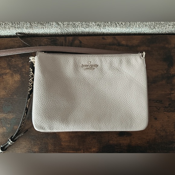 kate spade Handbags - Kate Spade Leather Triple Gusset Crossbody - Like New!
